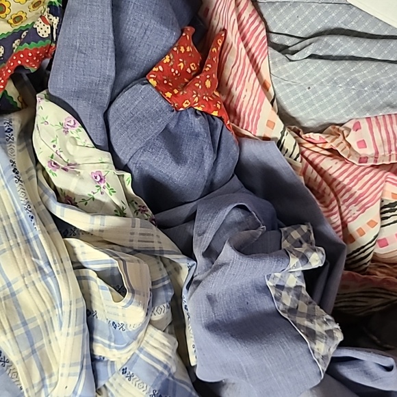 💥CLEARANCE💥VINTAGE DIY SUPPLIES Fabric Linens for Upcycle Repurposing Projects - Picture 3 of 3